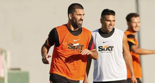  إصابة أردا توران لاعب جالطة سراي التركي بفيروس كورونا